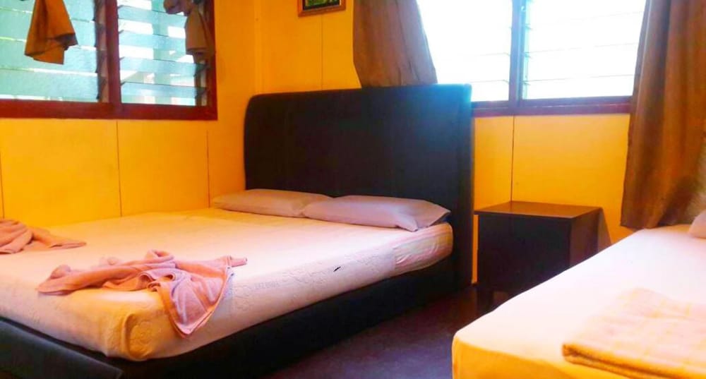 Фото Sukau Backpackers B&b