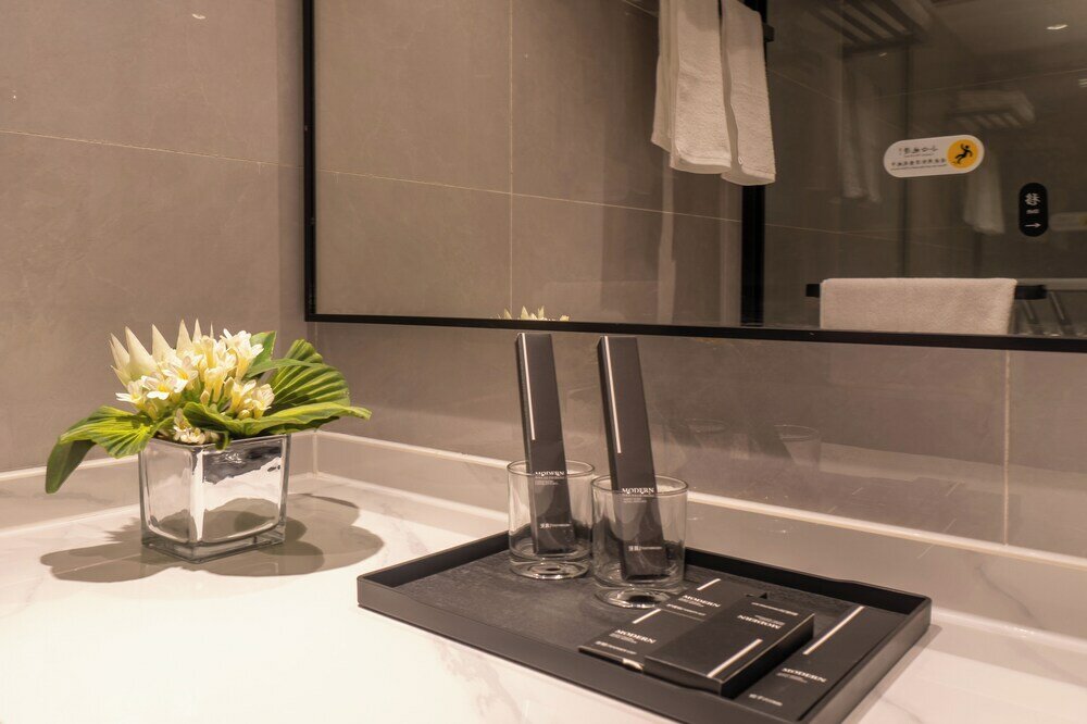 Фото Ruifeng Hotel Railway Station Store