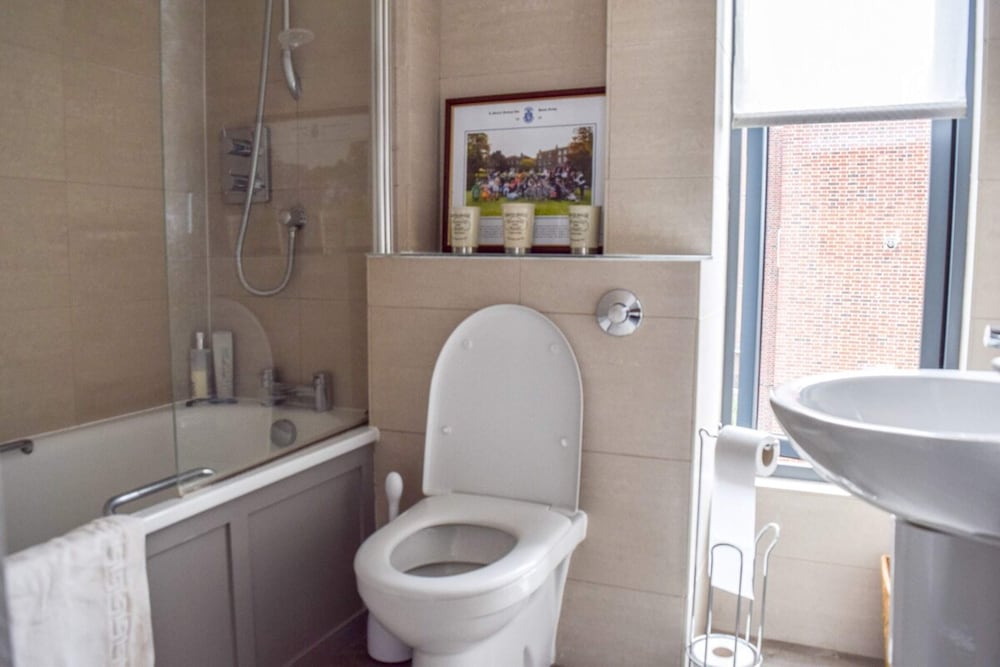 Фото Luxurious Apartment With Balcony