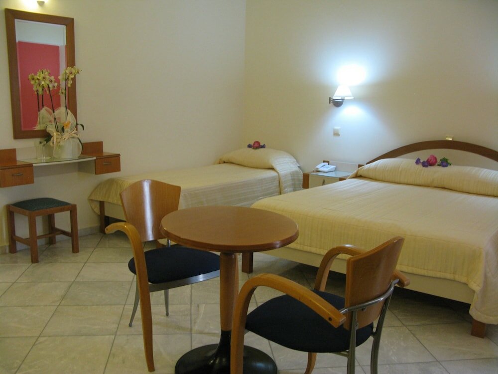 Фото Yakinthos Hotel