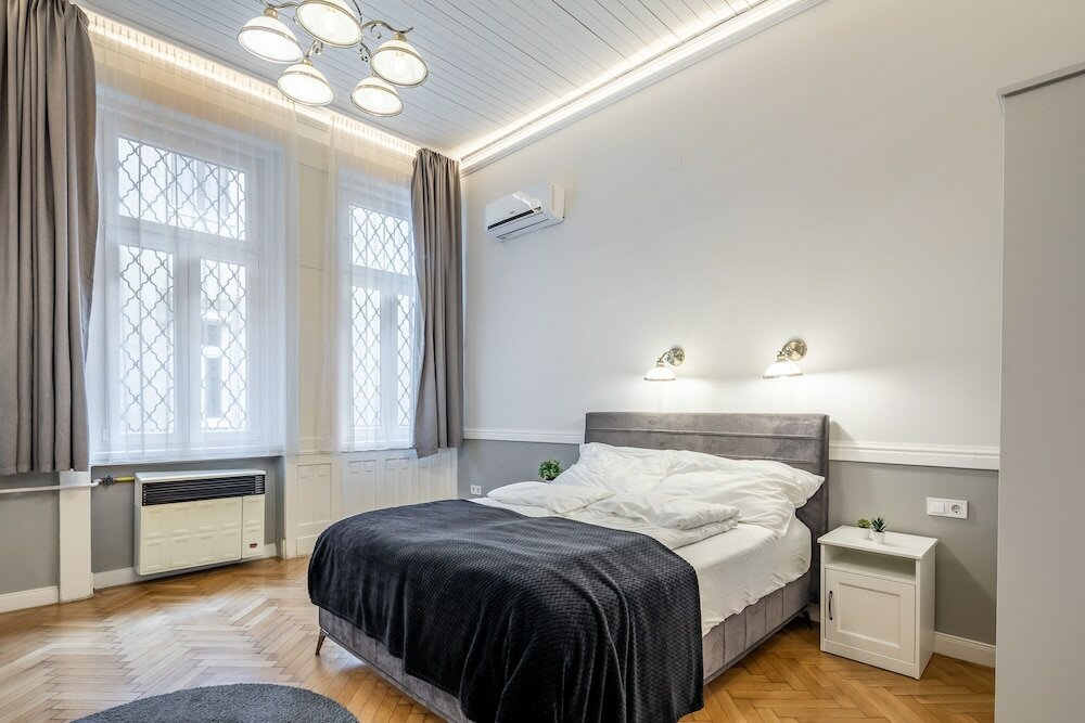 Фото Luxurious Apartment At City Center