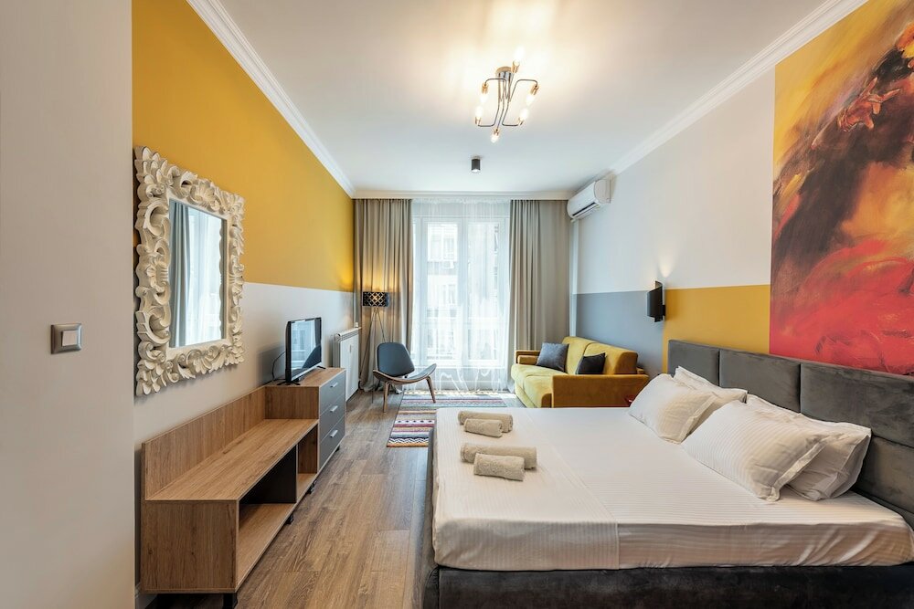 Фото Luxury & Unique-Top Center Apt. - 3bdr