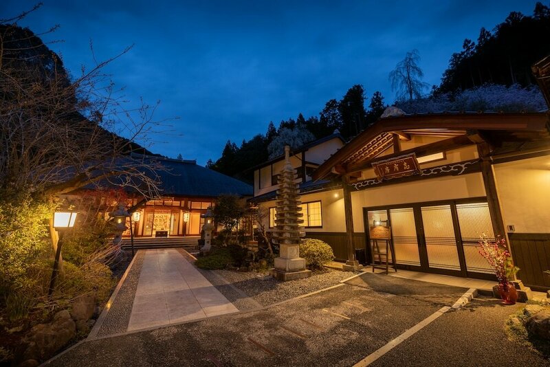 Гостиница Temple Hotel Shimanobo