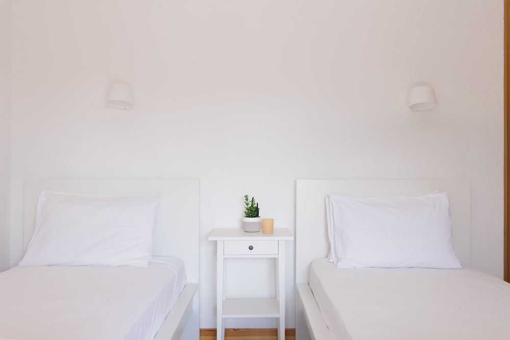 Фото The Island Life Apartments by Konnect, Ipsos Beach