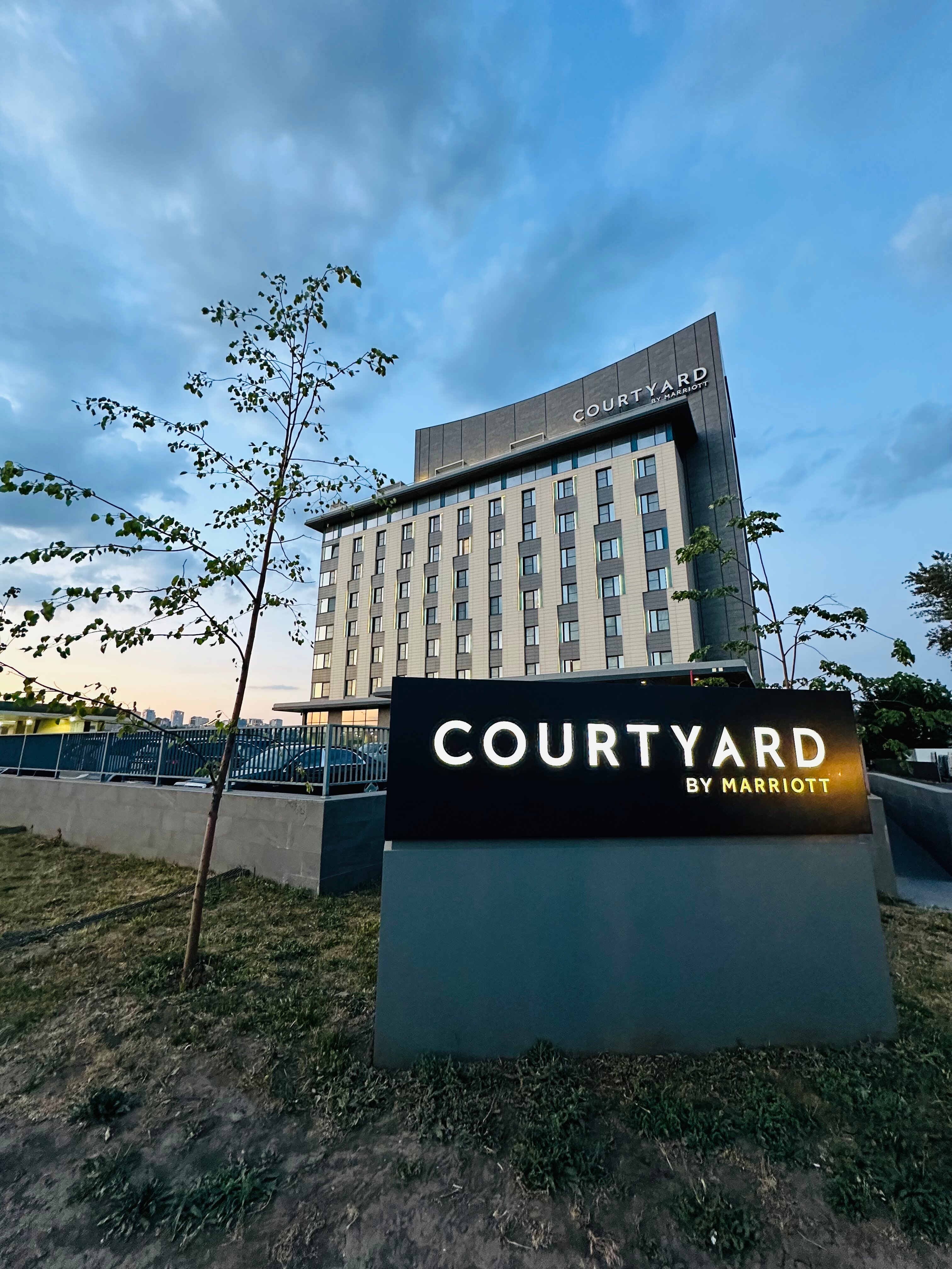 Фото Кортъярд