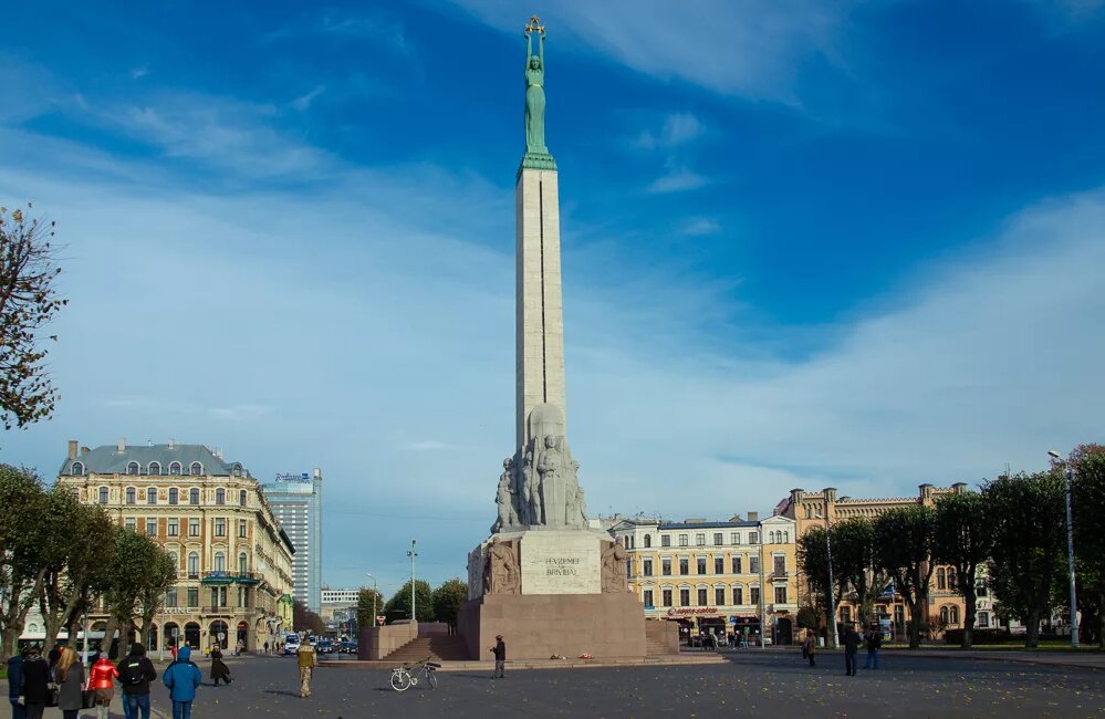 Латвия памятник свободы