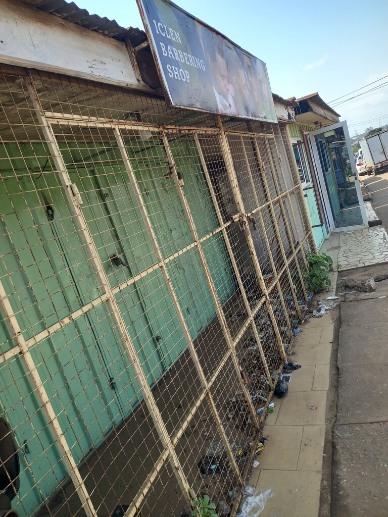 Barber shop Icen, Accra, photo
