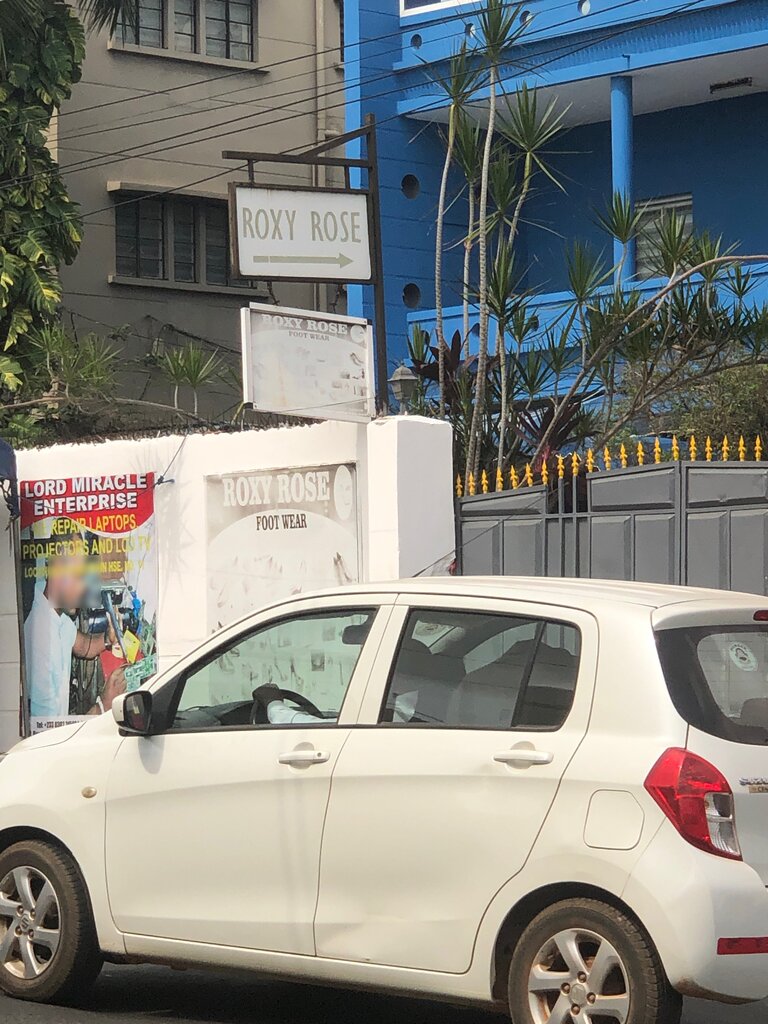 Shoe store Roxy Rose, Accra, photo