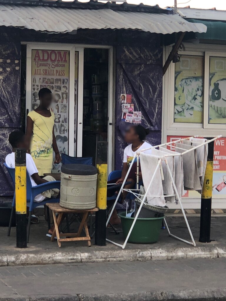Beauty salon Adom, Accra, photo