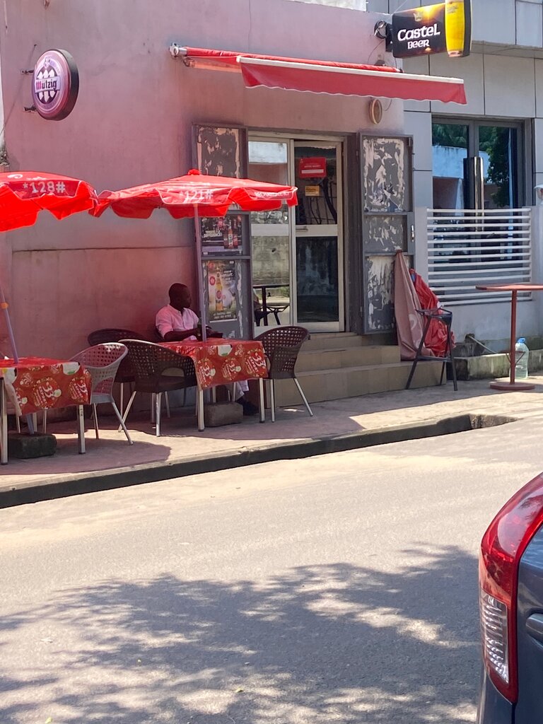 Bar, pub Cave castel Béer, Brazzaville, photo