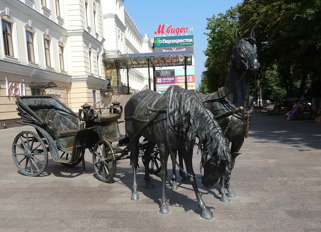 Genre sculpture Губернаторская карета, Kursk, photo