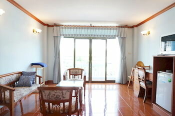 Фото Dee-Lek Guesthouse and Restaurant