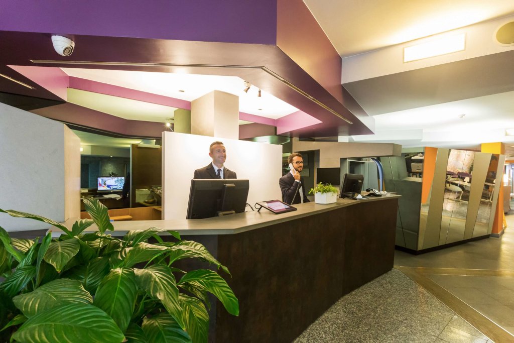 Фото Best Western Plus Executive Hotel and Suites