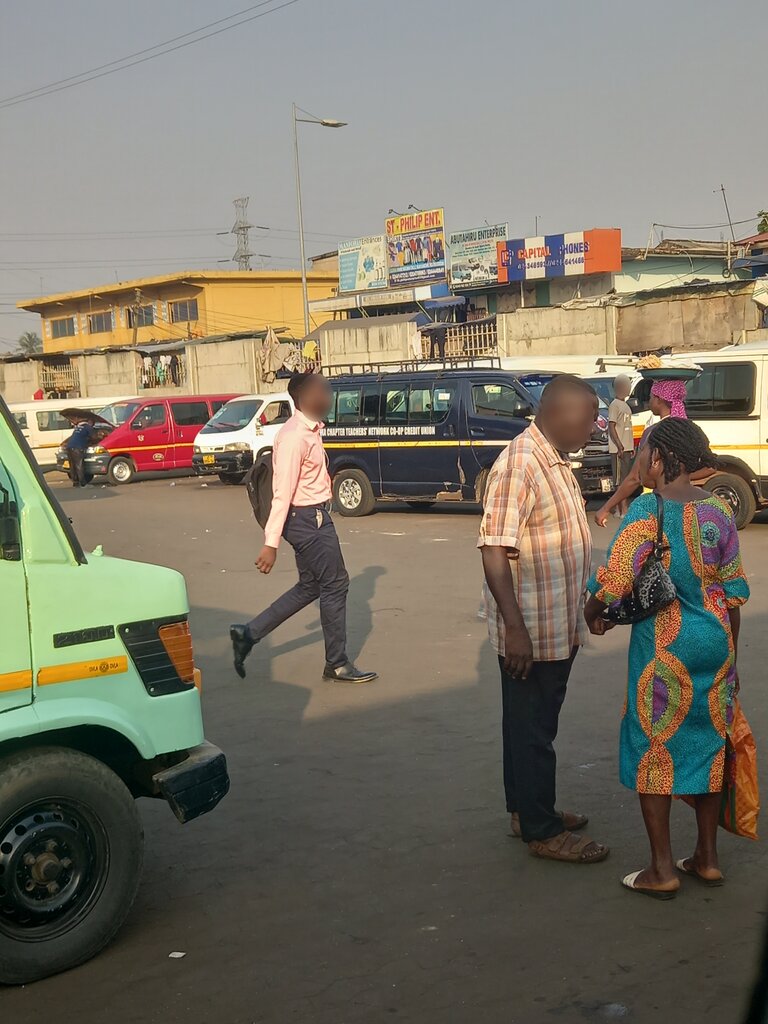 Car dealership Abutahiru Enterprise, Accra, photo