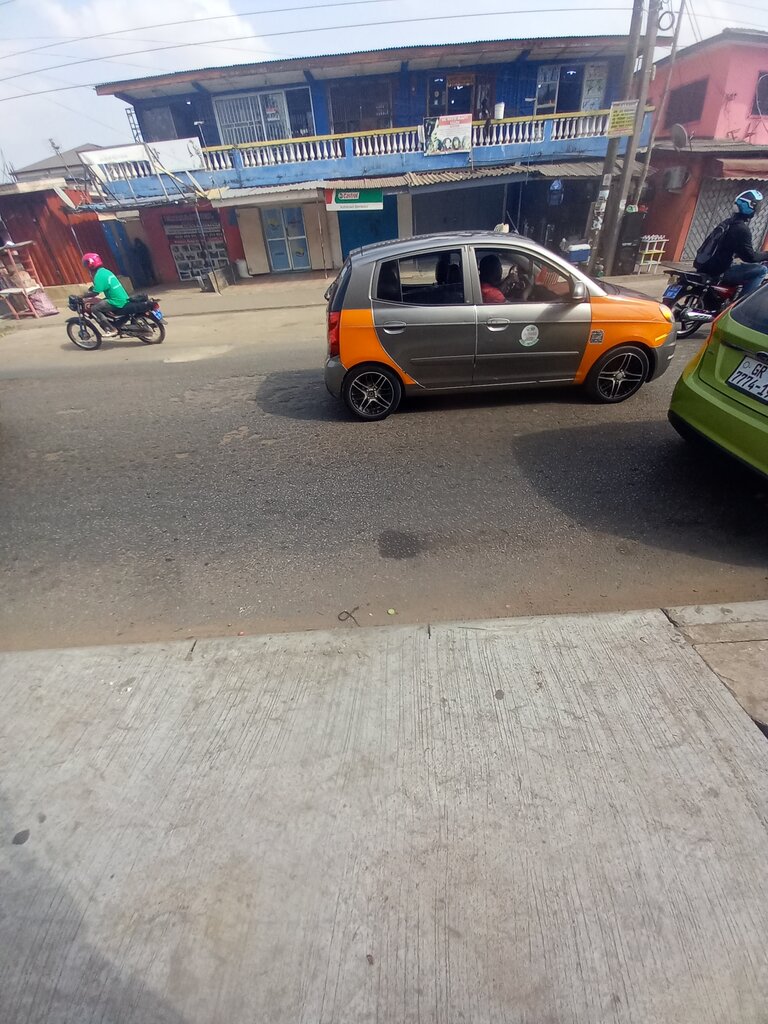 Shopping mall New Era Shopping Limited, Accra, photo