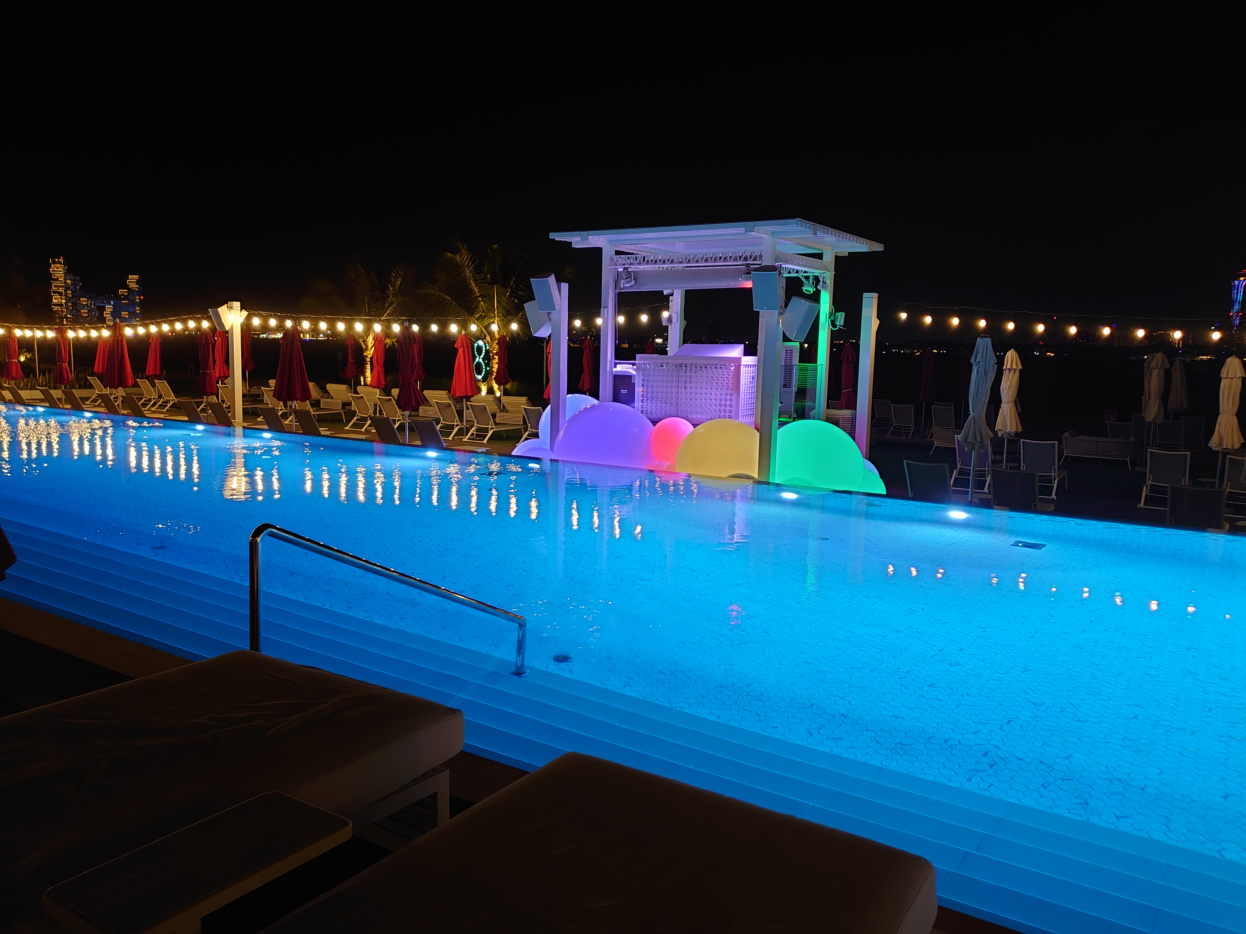 Фото Th8 Palm Dubai Beach Resort by IHG Dubai