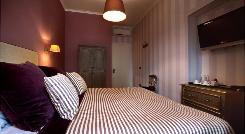 Фото The B Place Hotel