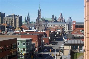 Внешний вид отеля Byward Blue Inn в Оттаве, фото 4