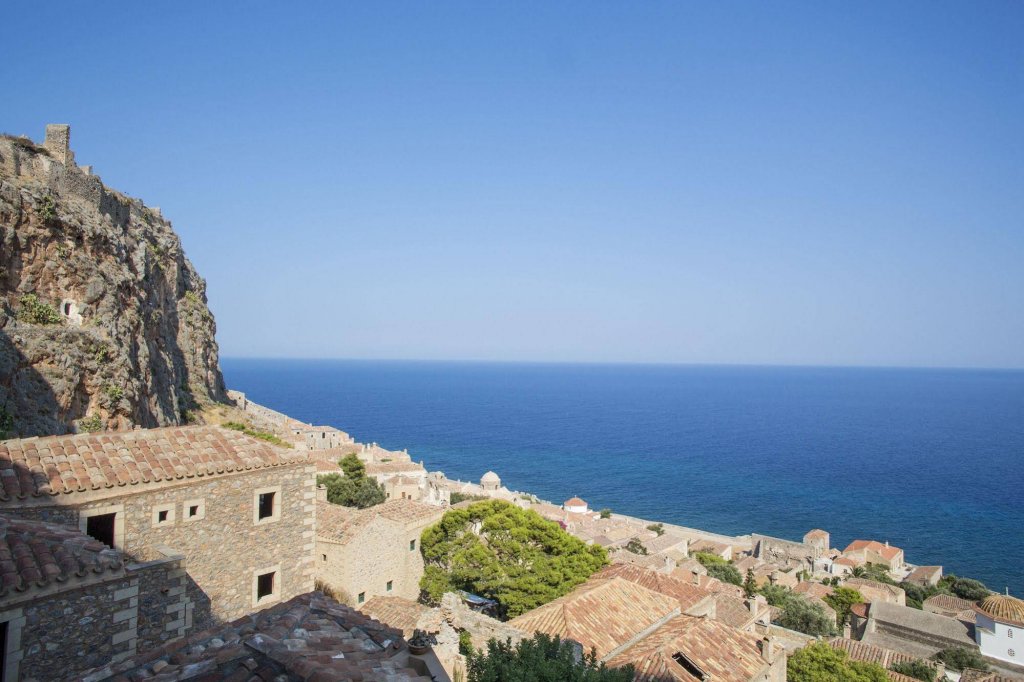 Фото Moni Emvasis Luxury Suites