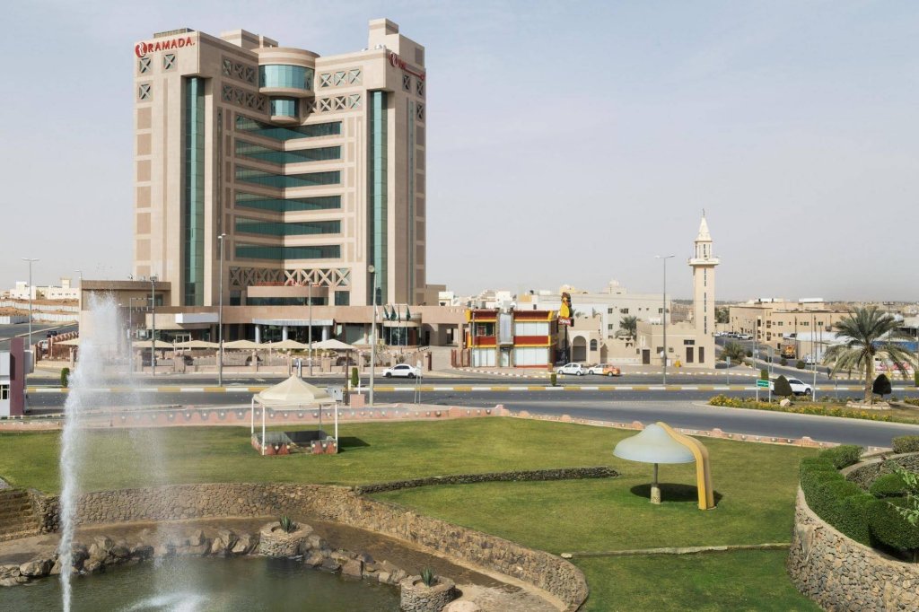 Фото Ramada Al Qassim Hotel And Suites