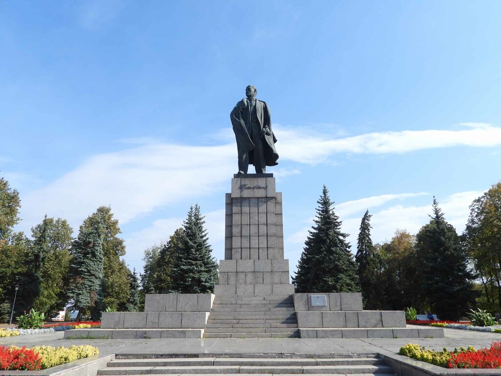 Памятник, мемориал В.И. Ленин, Ульяновск, фото