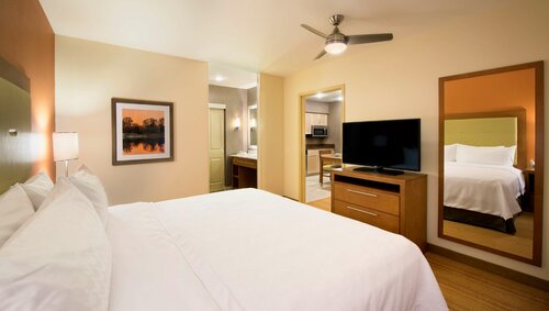 Внешний вид отеля Homewood Suites by Hilton Winnipeg Airport Polo Park MB в Виннипеге, фото 2