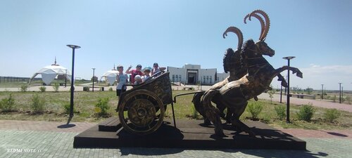 Үйдегі әйел кеудесін жұлқылауға арналған фотосурет