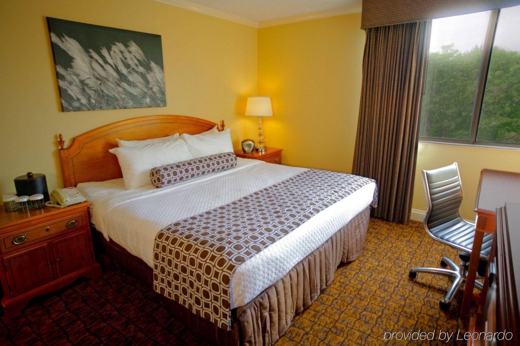 Фото DoubleTree by Hilton Madison East