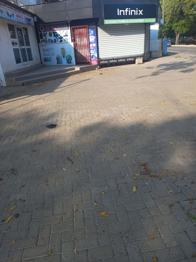 Household appliances store Clogsag welfare shop, Accra, photo