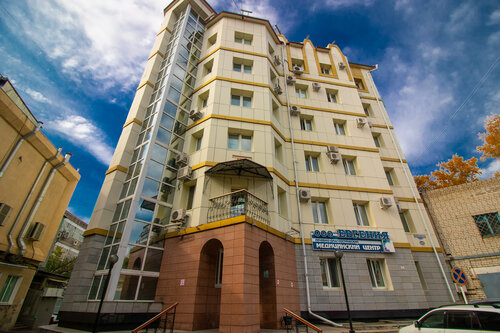 Бассейндегі аққұбамен әдемі секс