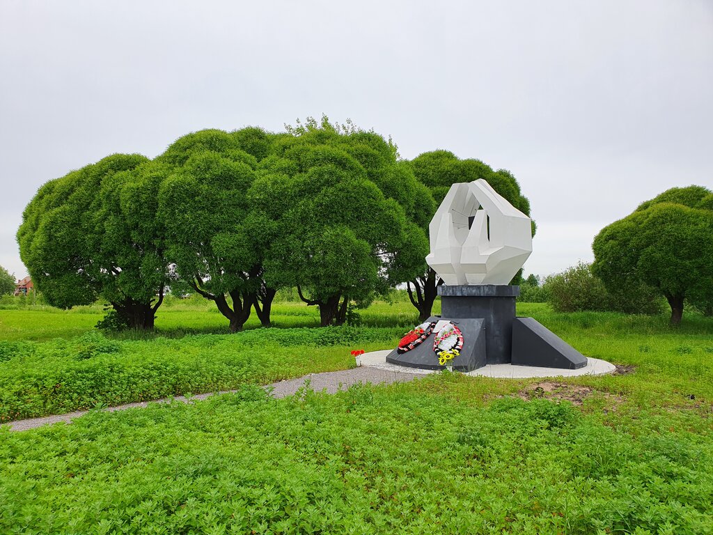 Monument, memorial Памятник чернобыльцам-гражданам города Сланцы, Slantsy, photo