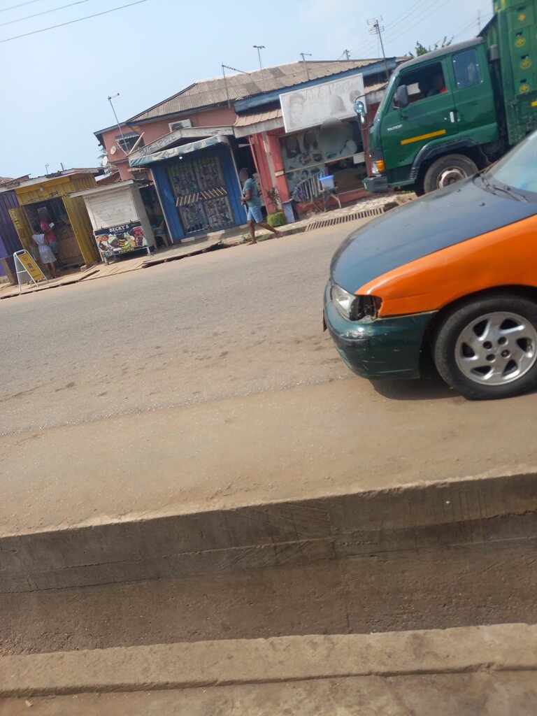 Beauty salon M and V, Earth, photo