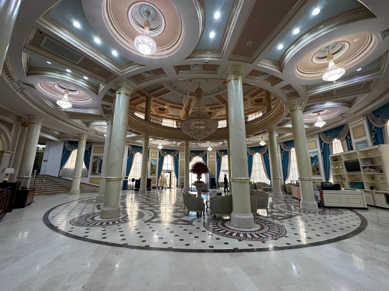 Фото отеля 2