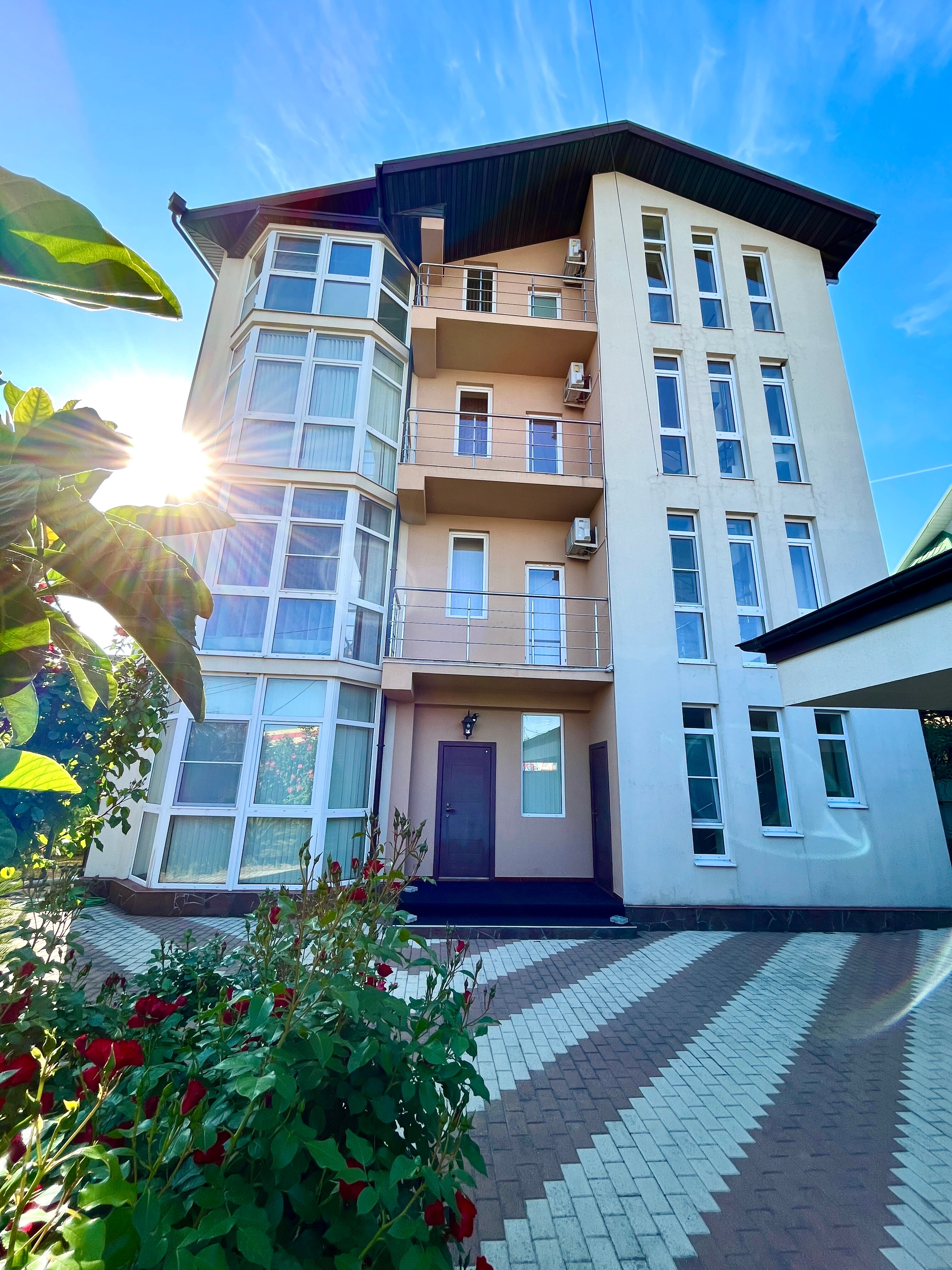 Фото отеля 1