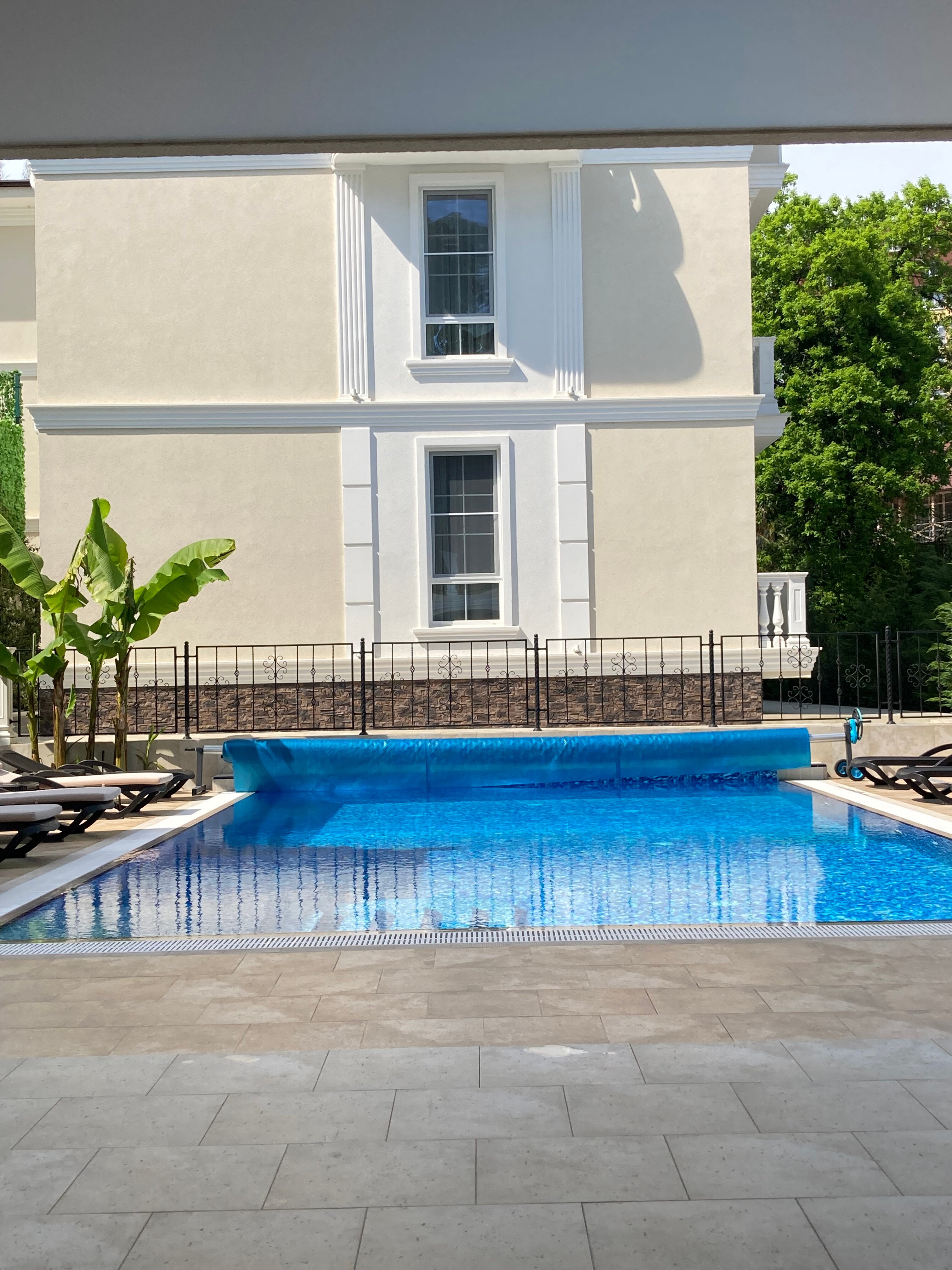 Фото The White Residence