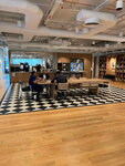 وي وورك (One Central Building 4, Trade Center Second, Dubai) ، العمل الجماعي