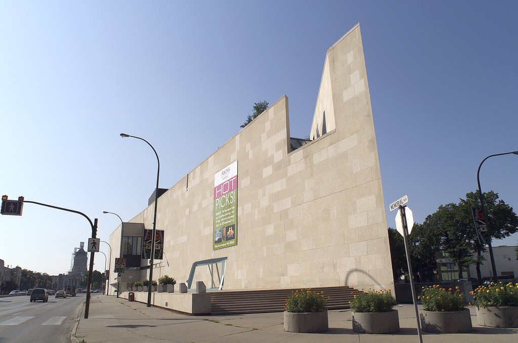 Фото Holiday Inn and Suites Winnipeg Downtown