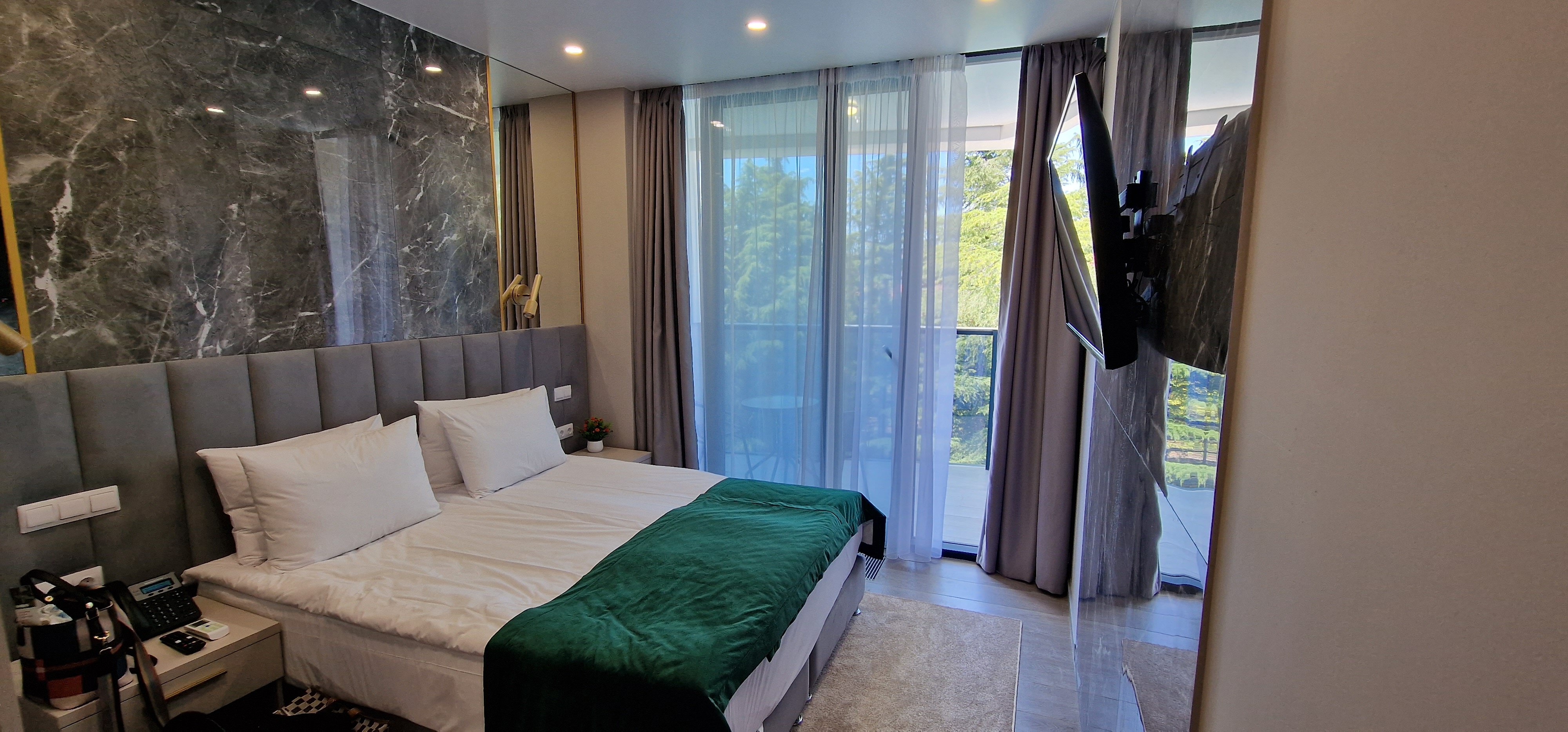 Фото Mirror Family