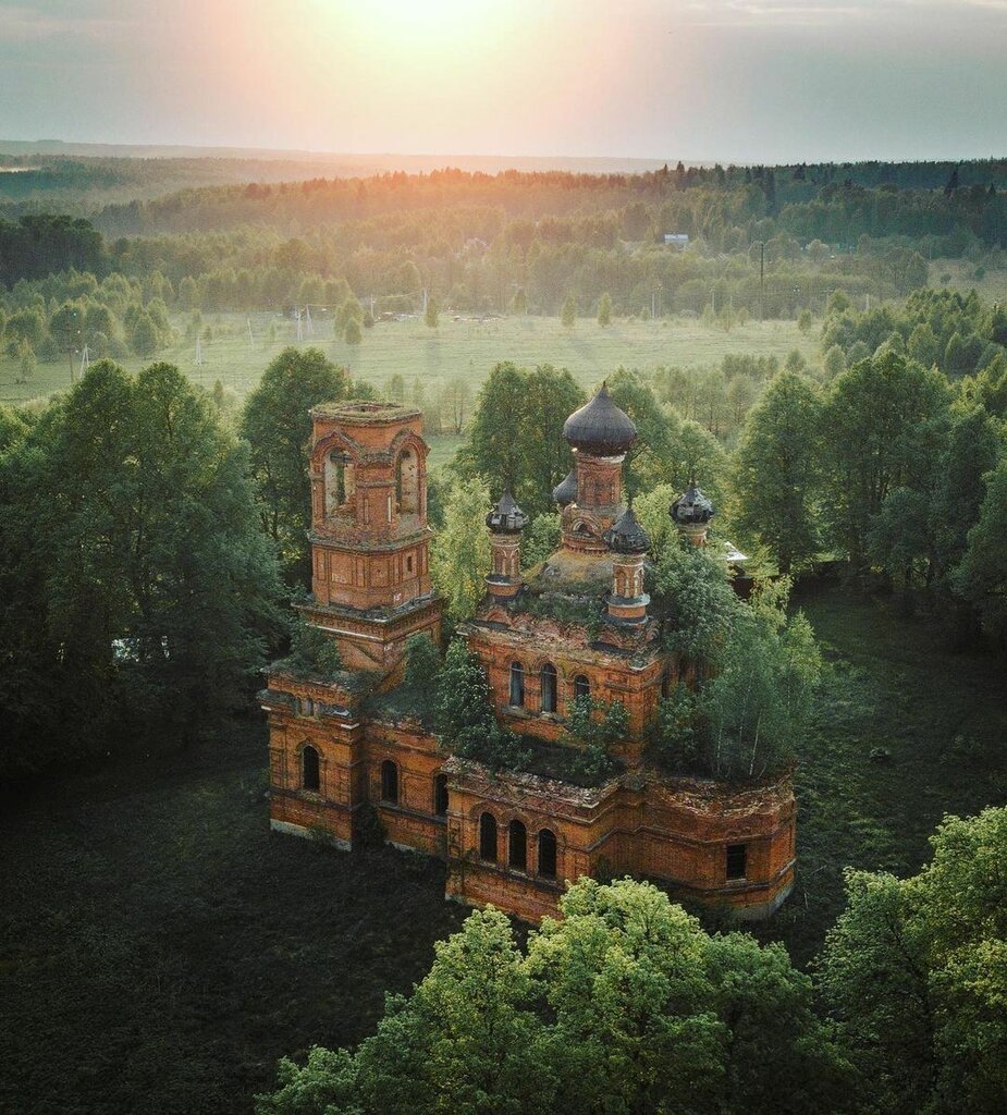 Забор у Церковь в Коряжме