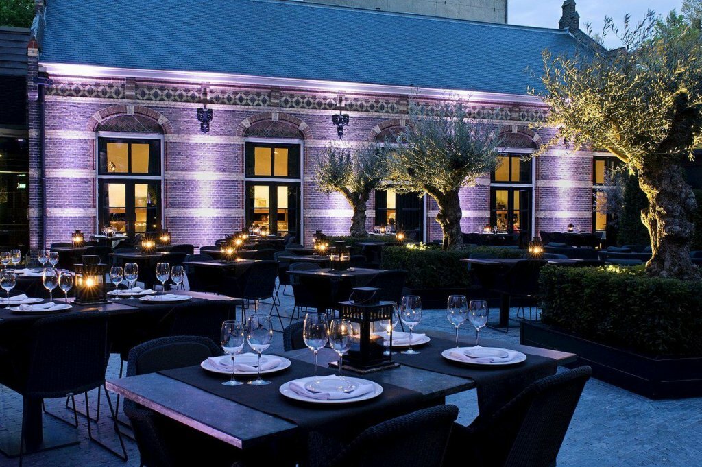 Фото The College Hotel