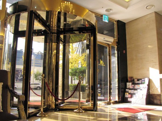 Фото Yeoksam Artnouveau City Hotel and Residence