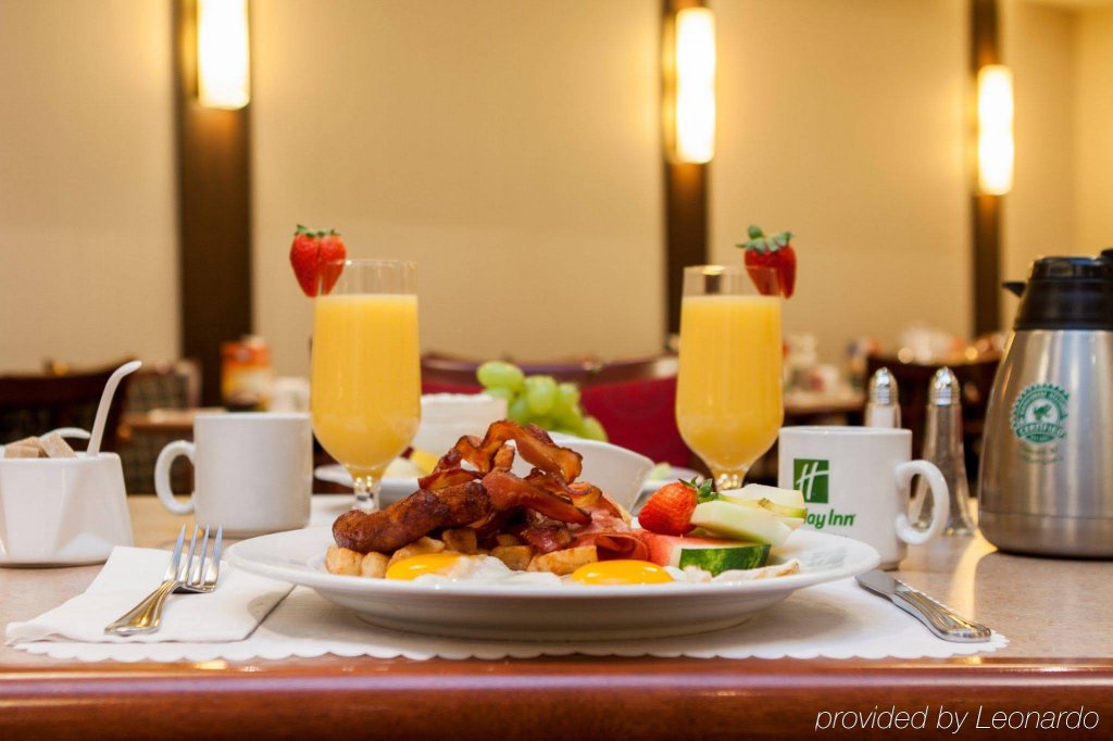 Фото Holiday Inn Laval Montreal