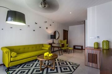 Фото The Aviary Hotel