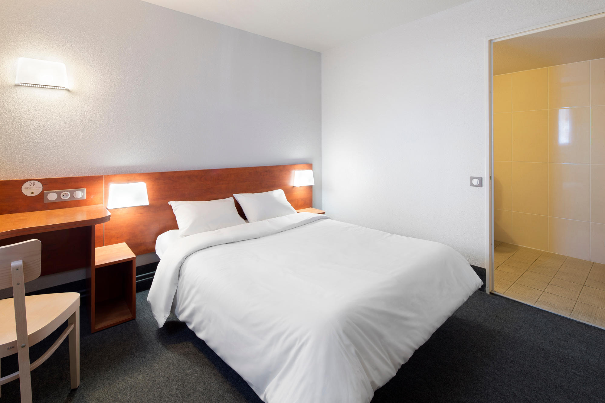 Фото B&b Hotel Avignon - 1