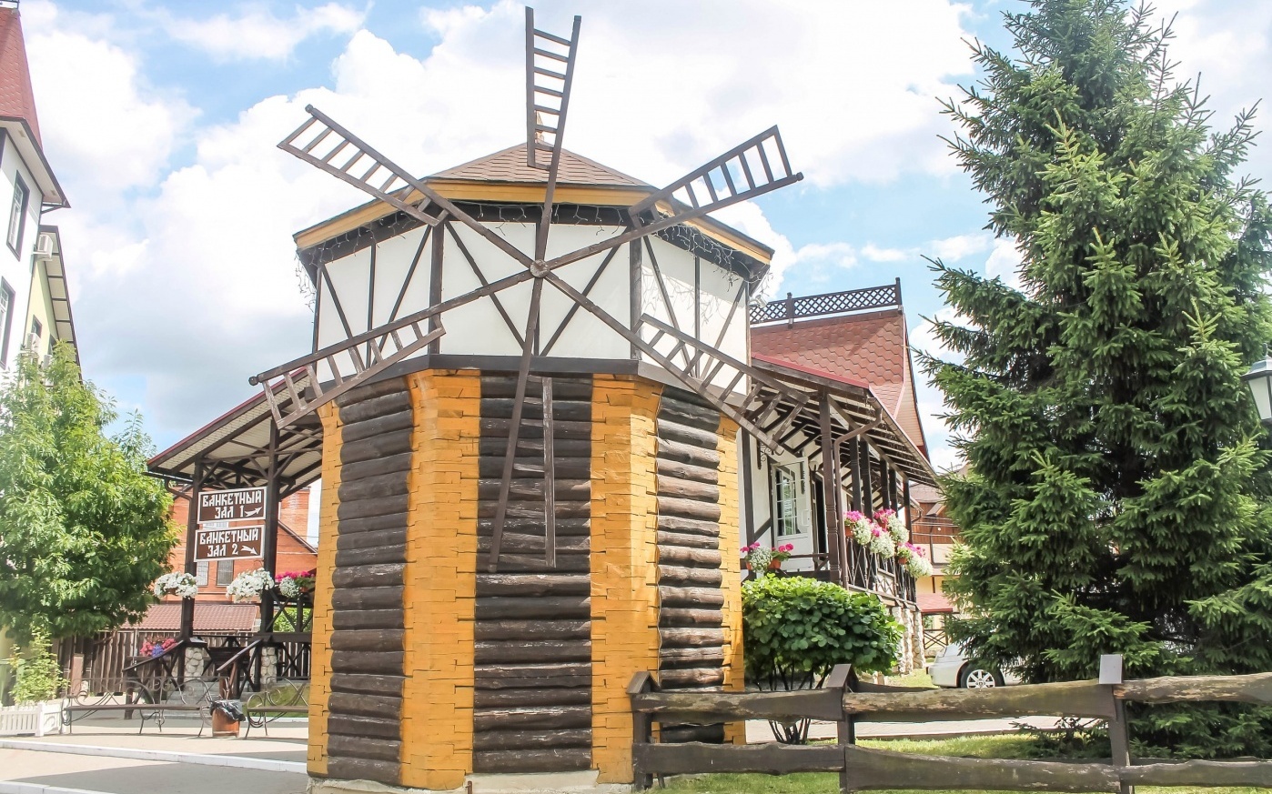 Фото Конюшенный двор