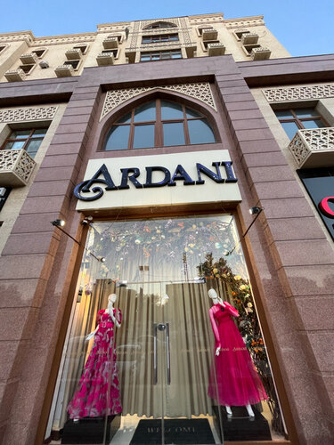 Guruh jinsiy aloqa va lezbiyenlarni aks ettiruvchi porno sayt