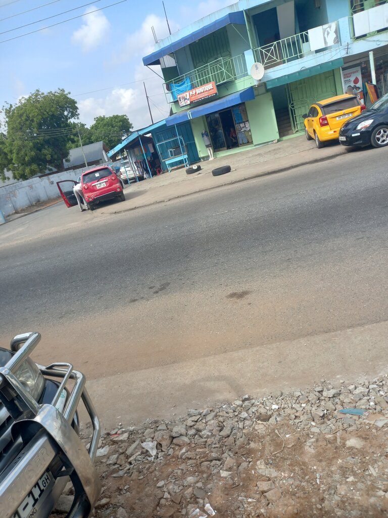 Clothing store Miracle Boutique, Accra, photo