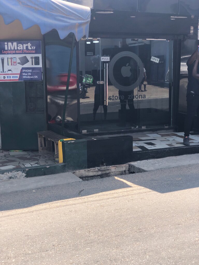 Mobile phone store IStore_Zhona, Accra, photo