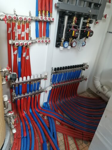 Banyo ve klozet mağazaları Santehnik, Saratov, foto