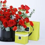 Eden Flowers (Al Maheri Building, Al Karama, Bur Dubai, Dubai), gül mağazası